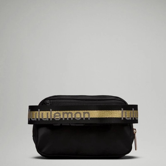 lululemon Black and Gold belt Bag (NWT) - Picture 1 of 2